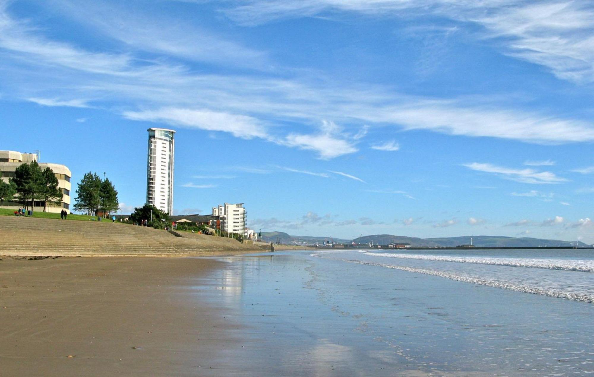 Water Front Apt Walk To The Beach & City Centre สวอนซี ภายนอก รูปภาพ